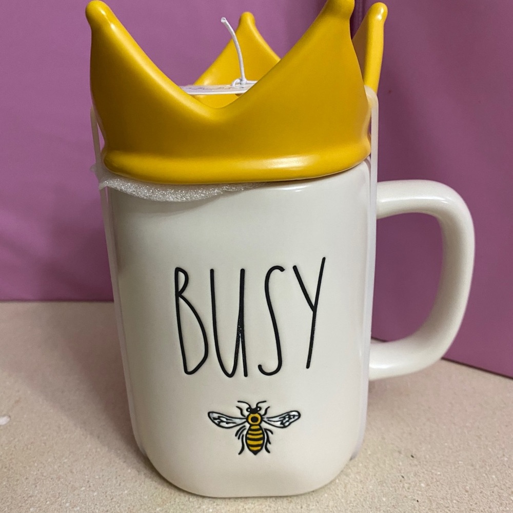 Rae Dunn Busy Bee mug with crown top NWT